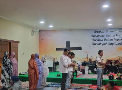 Muslim refugees praying in the church
