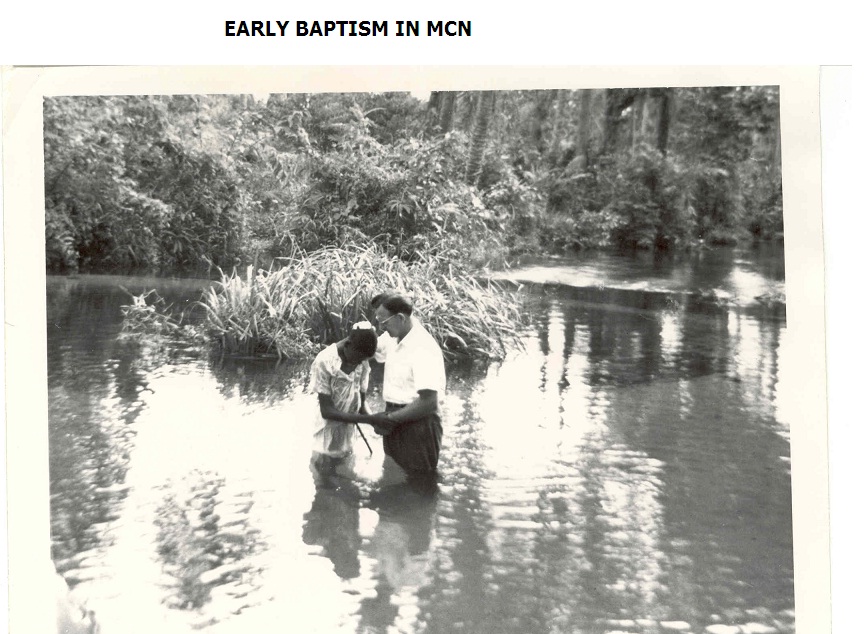 Un des premiers baptêmes de l’Église Mennonite Church Nigeria. Photos fournies par Mennonite Church Nigeria. 